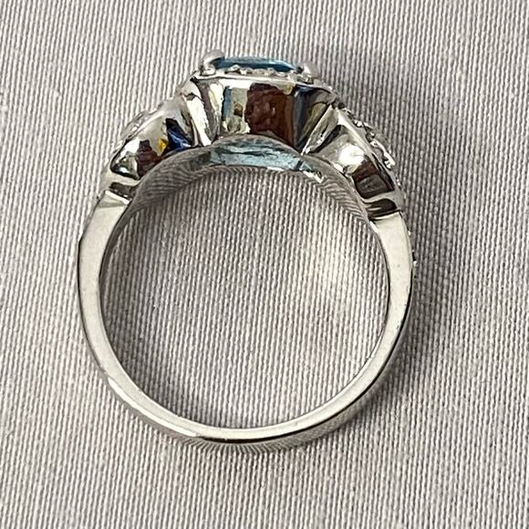 Silver Tone Cocktail Ring With Aqua Blue Central Stone And Clear Side Stones - Picture 3 of 9